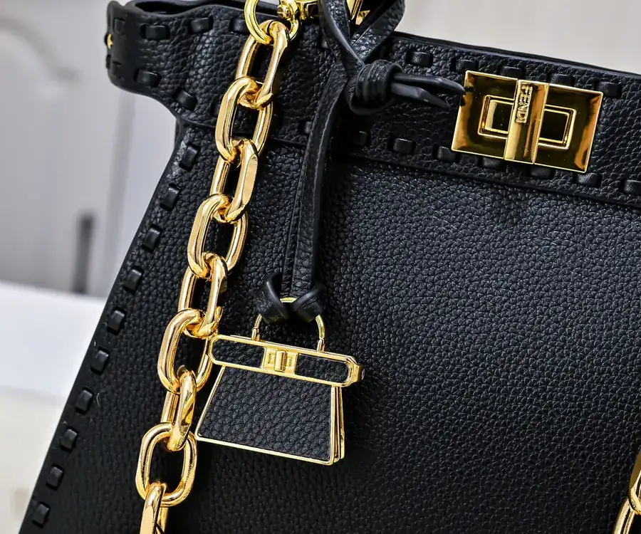 Upgraded Peekaboo Iseeu Compact Handbag