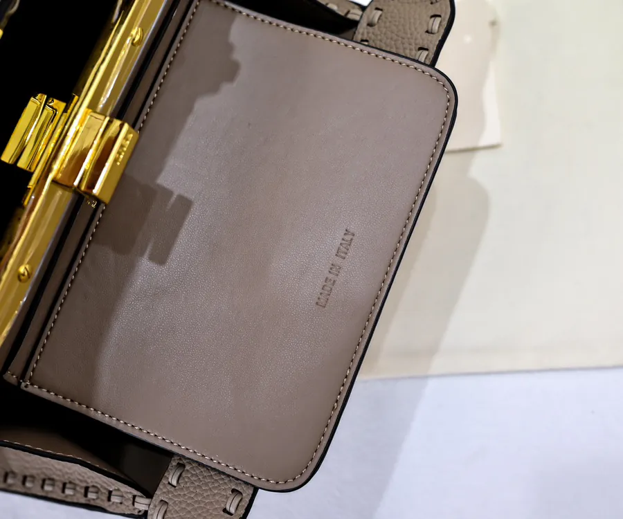 Upgraded Peekaboo Iseeu Compact Handbag with Full Set Packaging