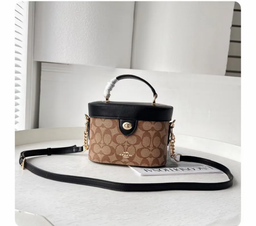 P250 C House 78277 Bucket Bag in Grained Calfskin