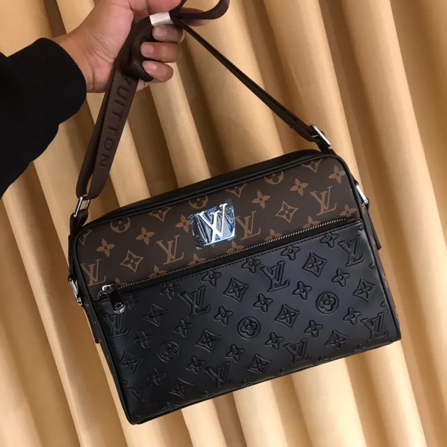 2023 New Arrival Luxury Leather Crossbody Bag with Brand Logo