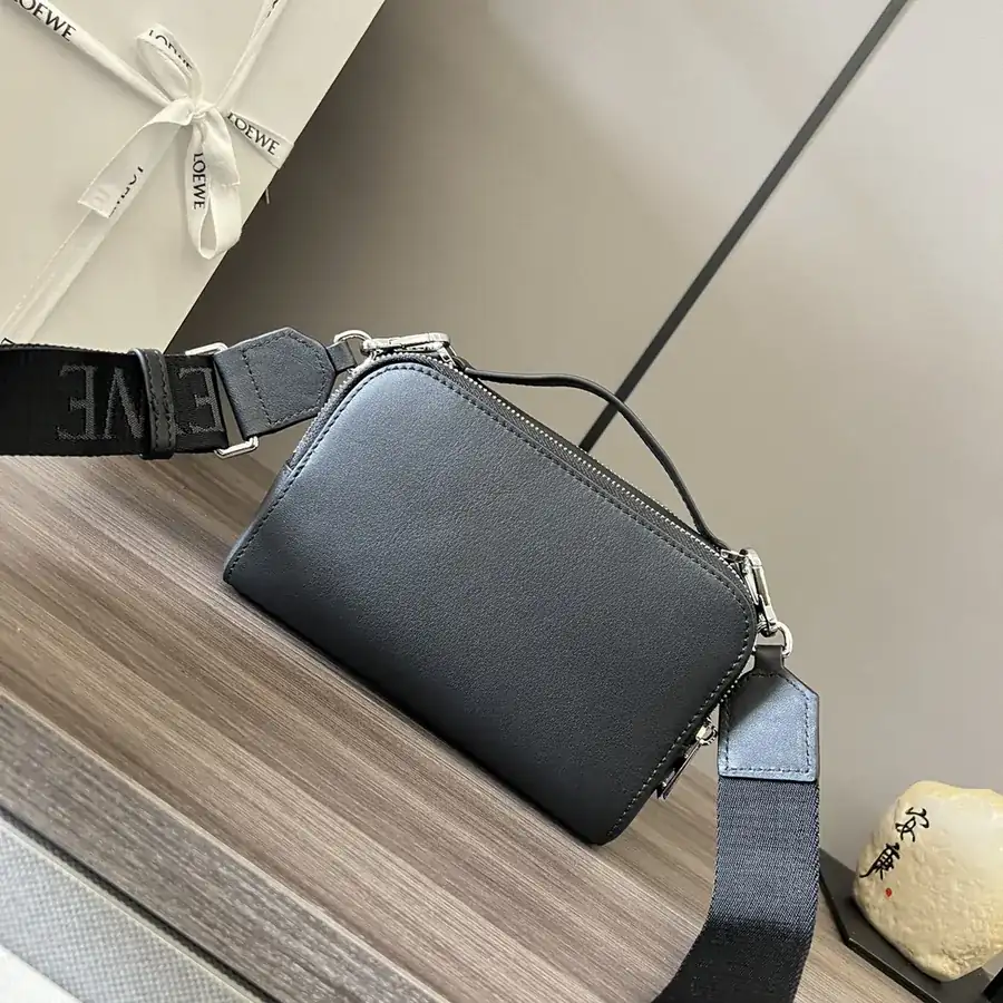 Löwe New Mini Camera Bag Classic Calfskin