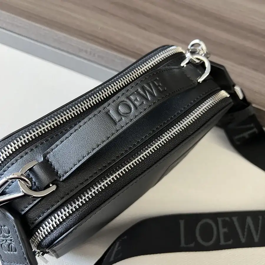 Löwe New Mini Camera Bag Classic Calfskin