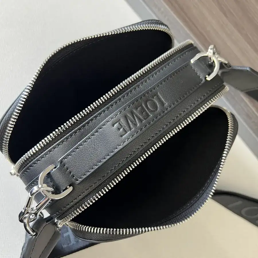Löwe New Mini Camera Bag Classic Calfskin