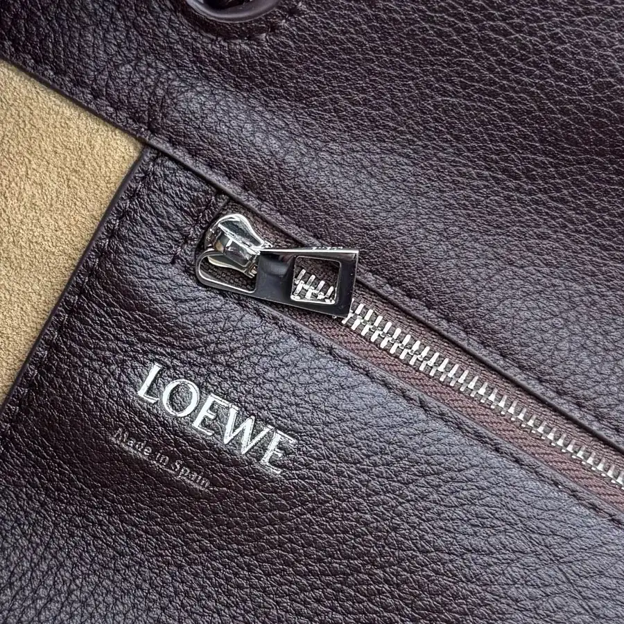 LOEWÉ Pebble Hobo Minimalist Vertical Tote