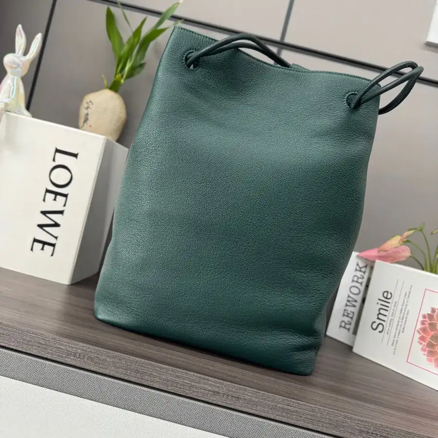 LOEWÉ Pebble Hobo Minimalist Vertical Tote