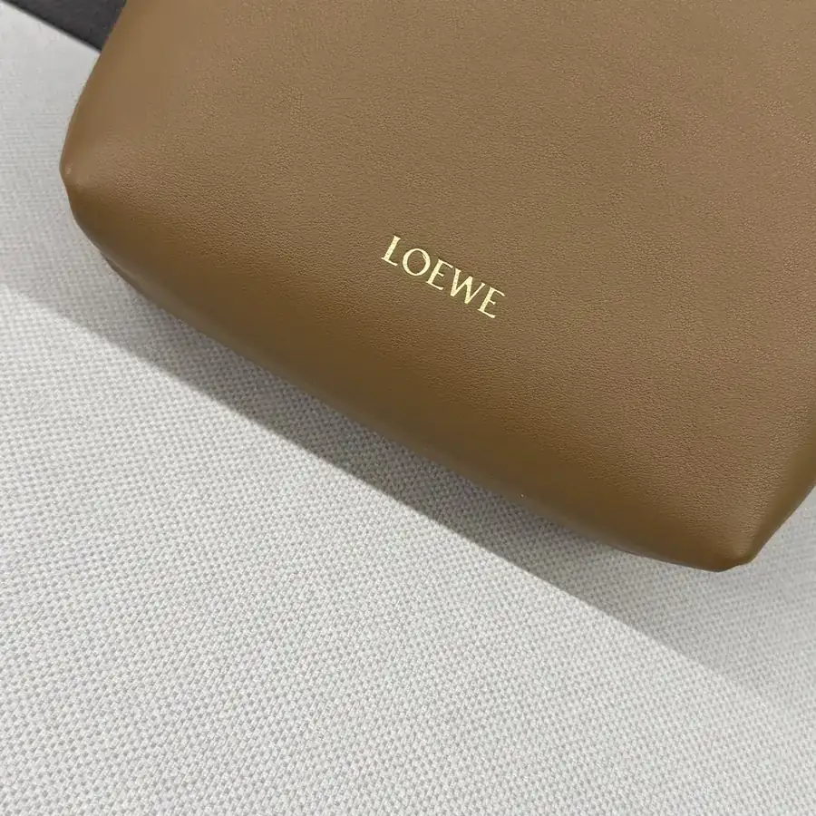 LOEWÉ Smooth Calfskin Pebble Tote