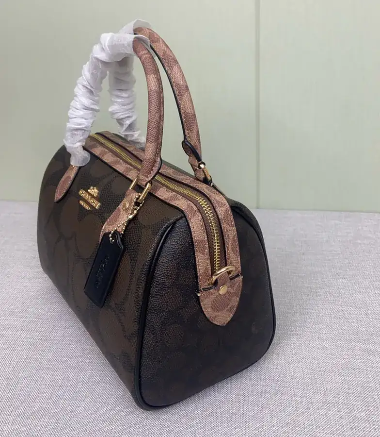 Brynn Pillow Bag Boston Style