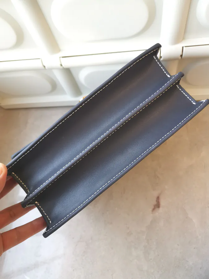 T MONOGRAM Windbag