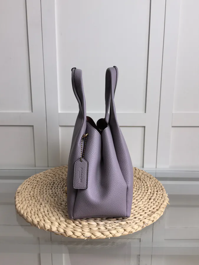 COA*H LANA 23 Shoulder Bag Simple and Casual Basket Style