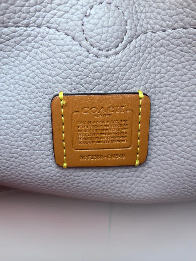 COA*H LANA 23 Shoulder Bag Simple and Casual Basket Style