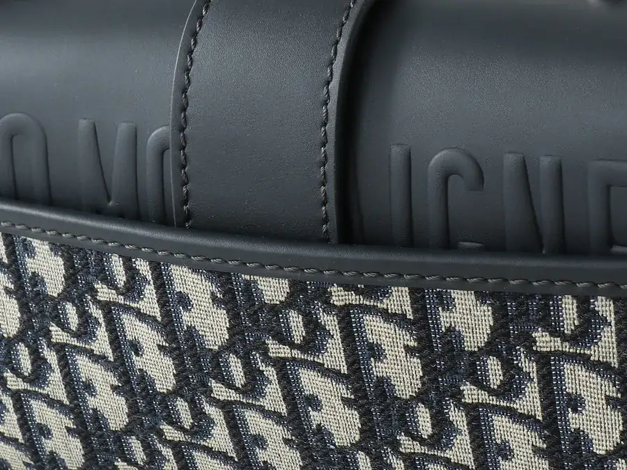 30 Montaigne East West Chain Handbag Mini Size