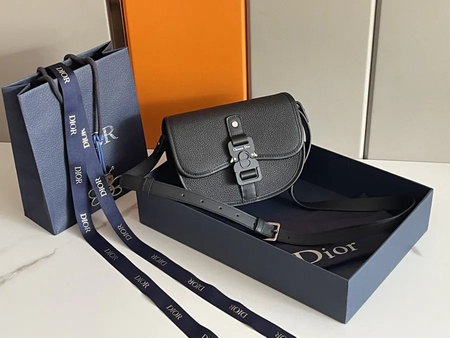 Gallop Messenger Bag Minimalist Design, Premium Materials
