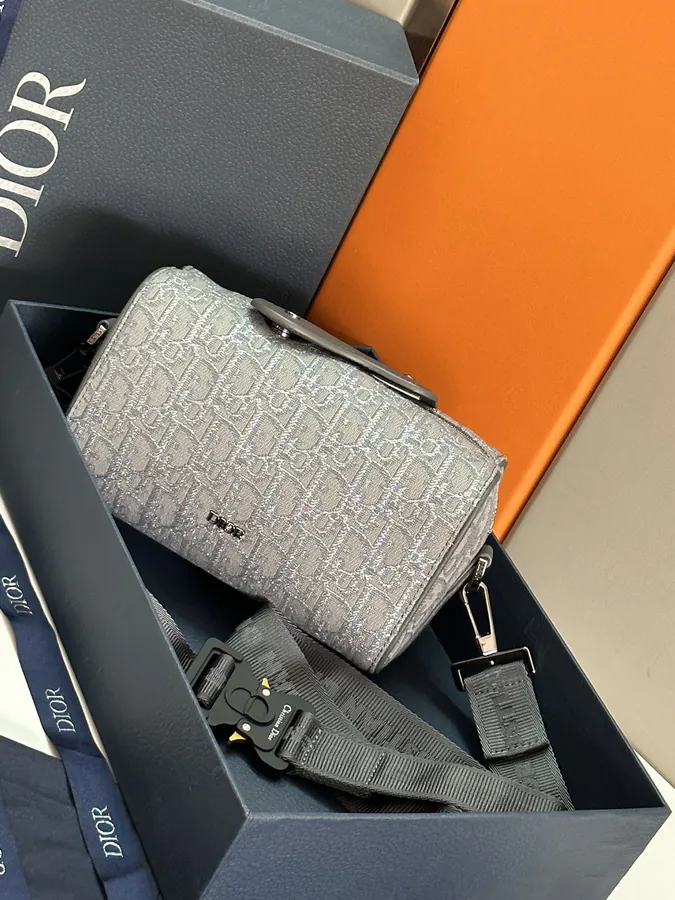 Lingot 22 Handbag with Blue Box Modern Style