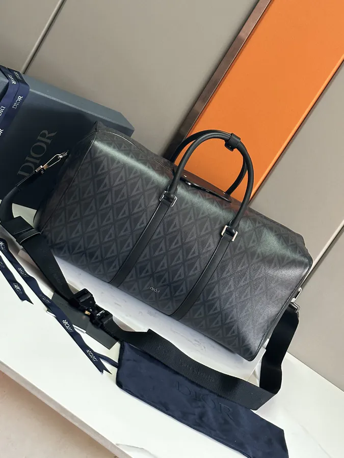 Lingot 50 Travel Bag Classic Design, Elegant and Practical