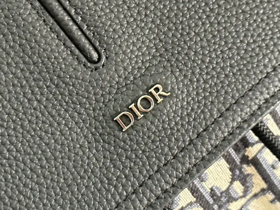 Motion Shoulder Bag Elegant and Sophisticated