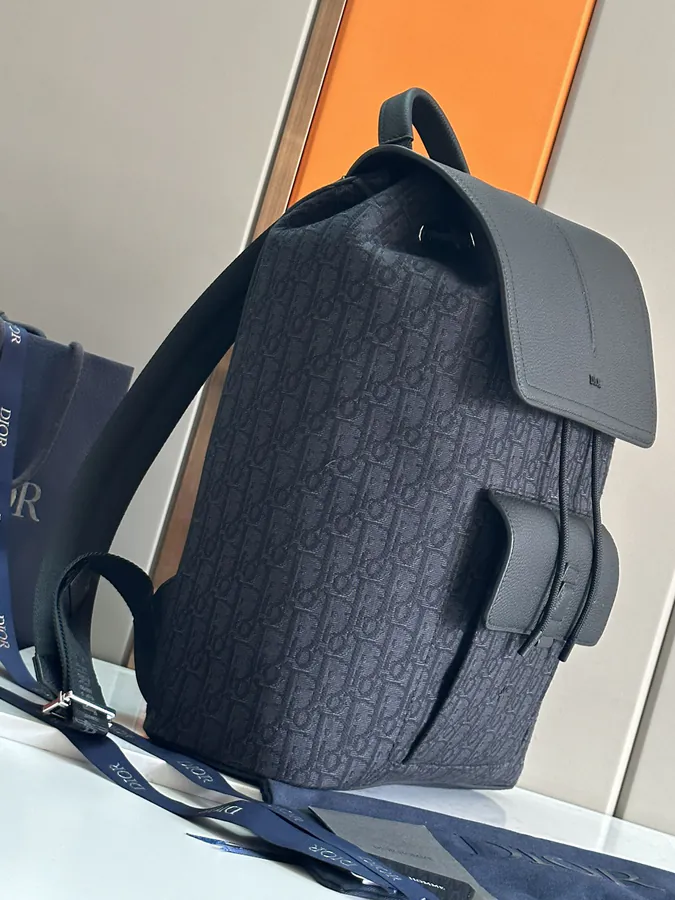 Motion Shoulder Bag Elegant and Sophisticated
