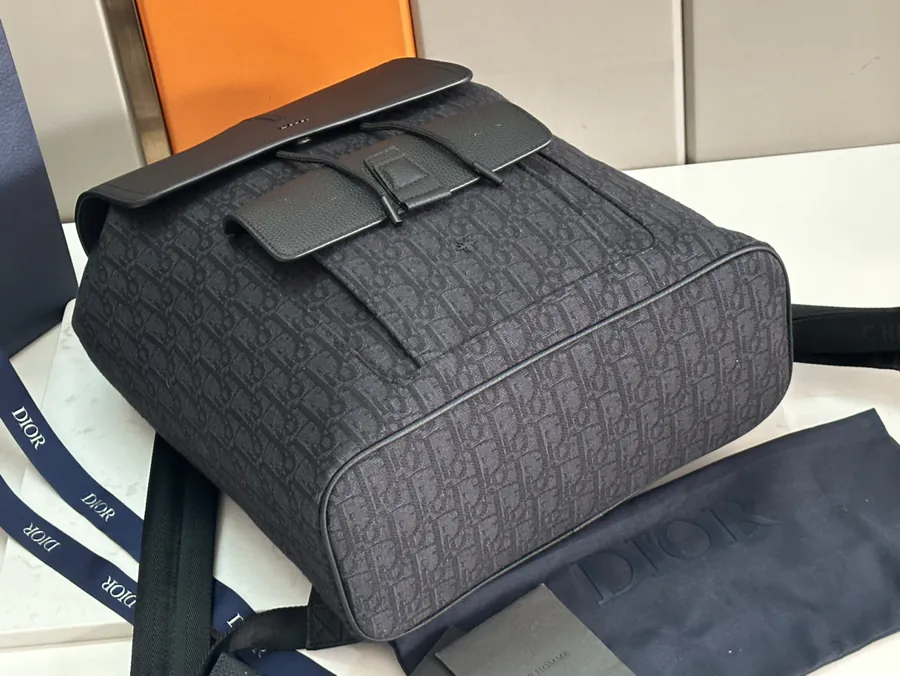 Motion Shoulder Bag Elegant and Sophisticated