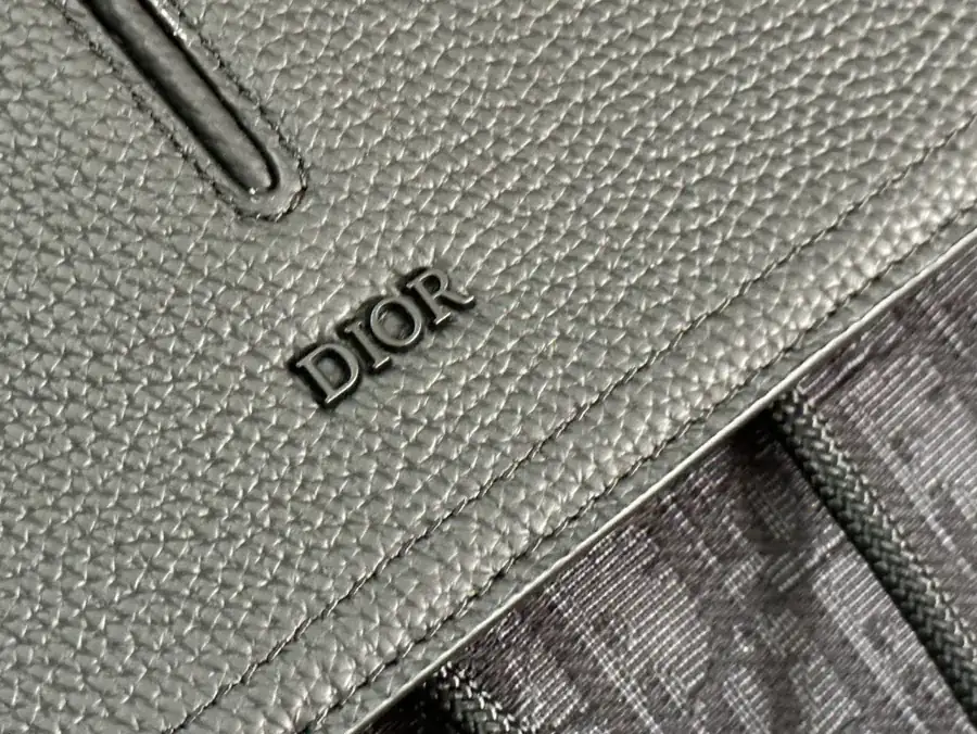 Motion Shoulder Bag Elegant and Sophisticated
