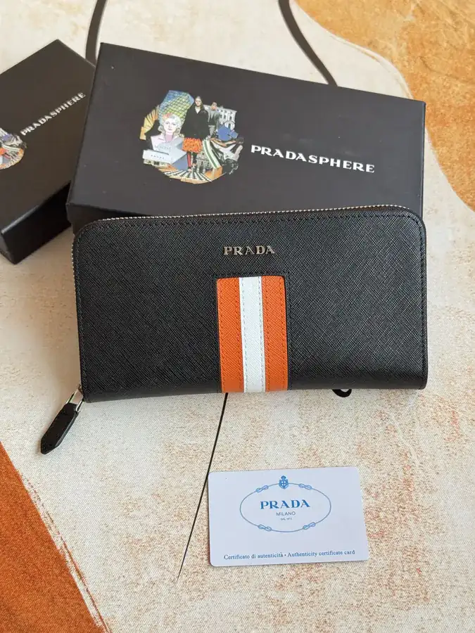 Classic Single Zip Wallet in Blue Italian Grained Calfskin