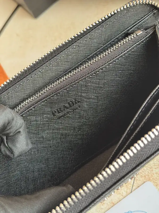 Classic Single Zip Wallet in Blue Italian Grained Calfskin