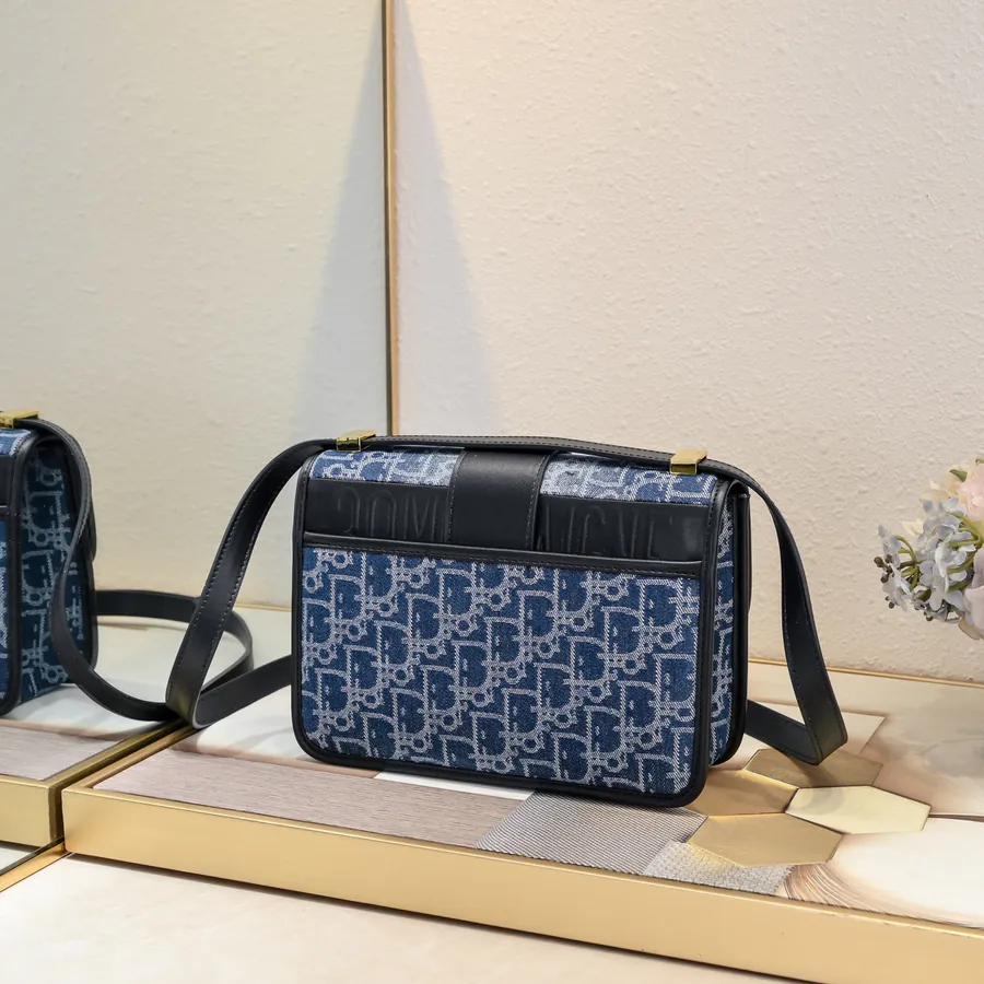 Dior 30 Montaigne Bucket Bag
