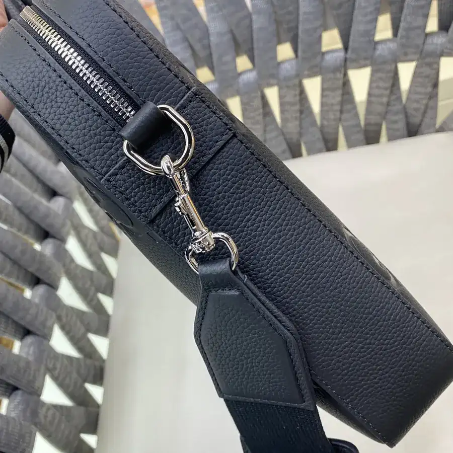 Gucci New Collection Bucket Bag in Grained Calfskin