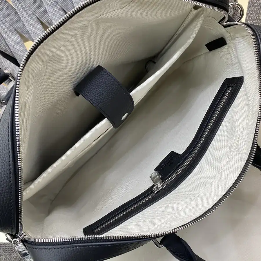 Gucci New Collection Bucket Bag in Grained Calfskin
