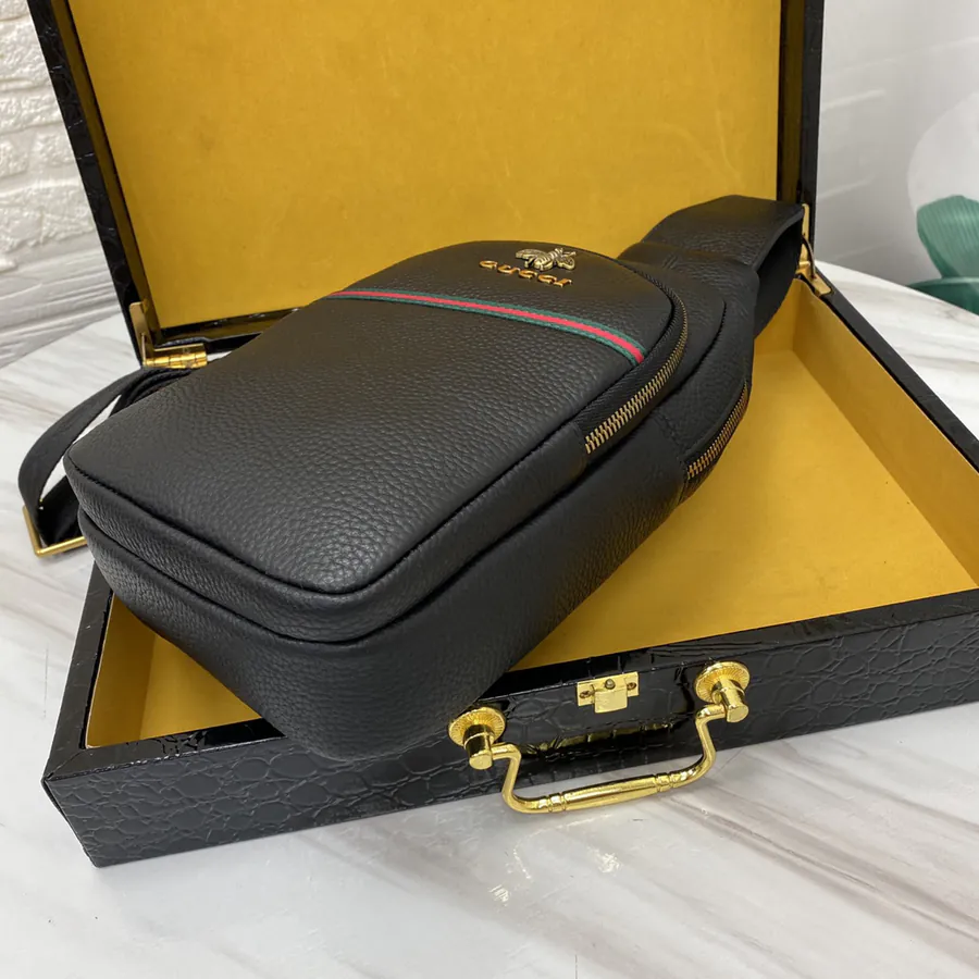 Gucci Men's Chest Bag Latest Style