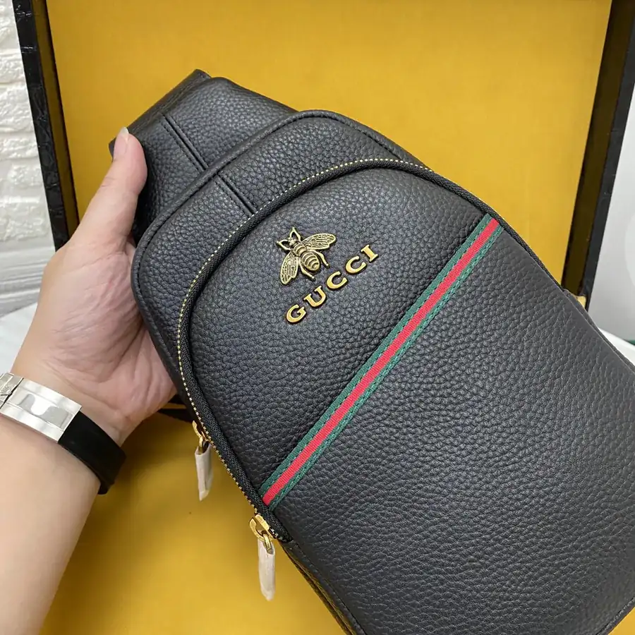 Gucci Men's Chest Bag Latest Style