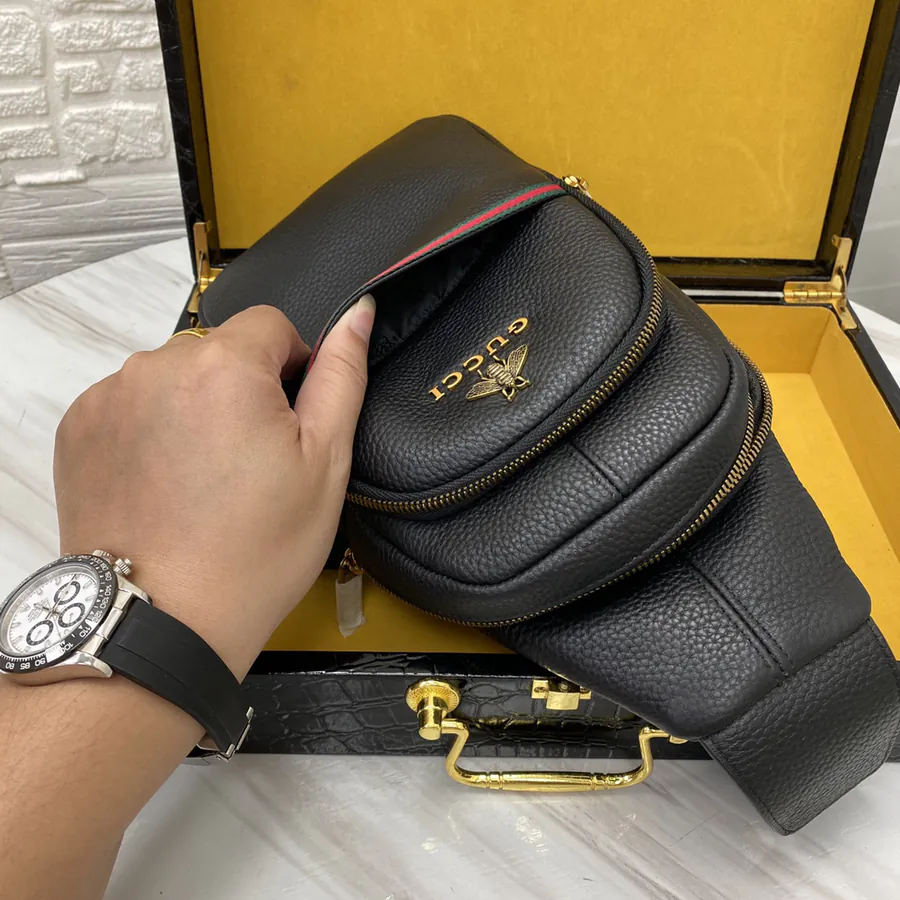Gucci Men's Chest Bag Latest Style