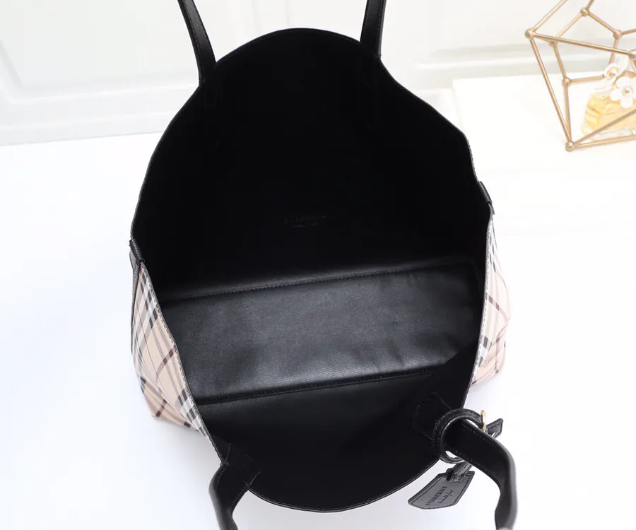 B Brand Practical Functional Shopping Bag with Classic Leather Look