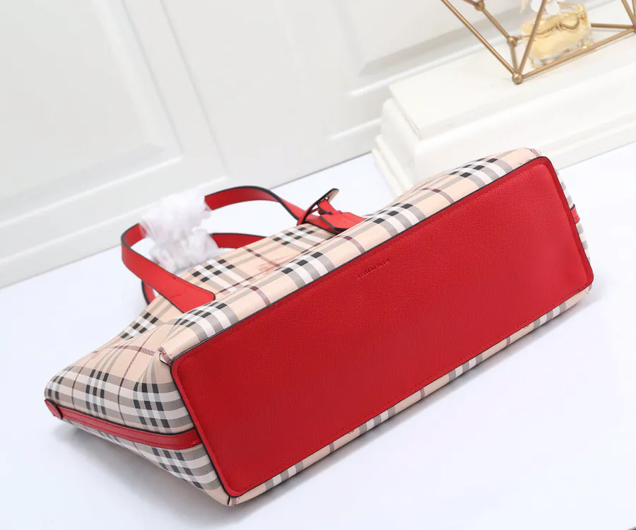 B Brand Practical Functional Shopping Bag with Grained Calfskin and Hamarket Pattern