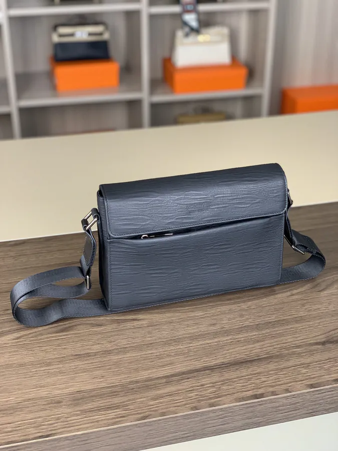 Mondaine 2023 New Trendy Crossbody Bag Premium Leather Design