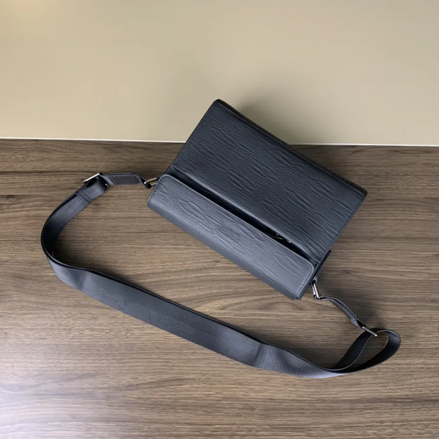 Mondaine 2023 New Trendy Crossbody Bag Premium Leather Design