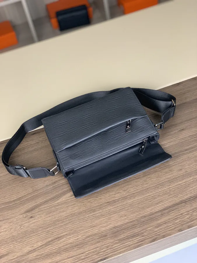 Mondaine 2023 New Trendy Crossbody Bag Premium Leather Design
