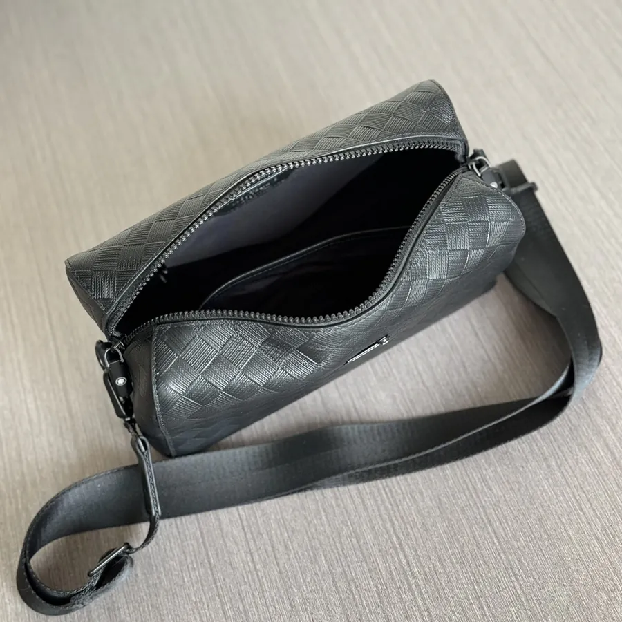 Mondaine Luxury Bucket Bag Premium Calfskin, Black