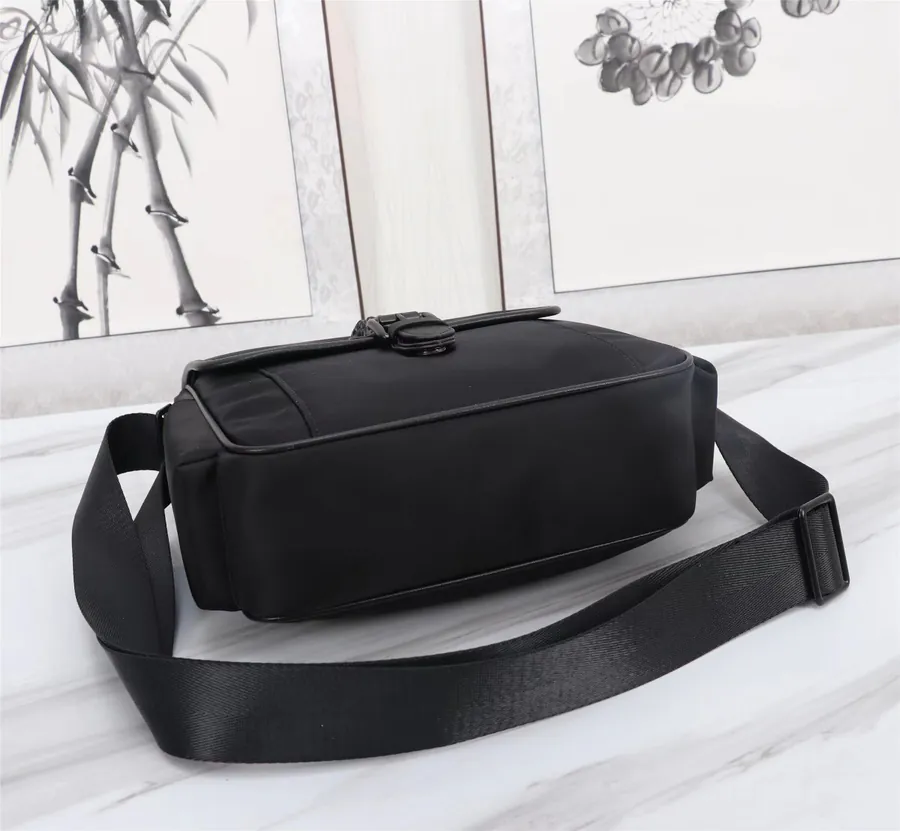 VSC 2022 New Style Dolce Shoulder Bag with Functional Pockets