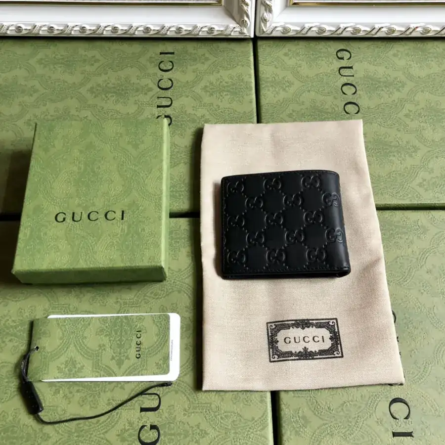 G Family Premium Bucket Bag with Green Box