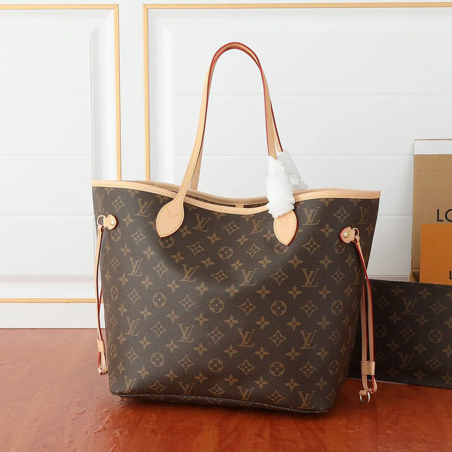 LV Neverfull Medium Handbag Grained Calfskin