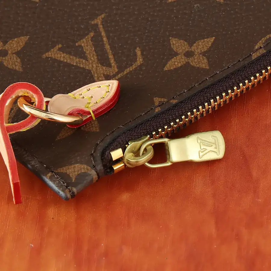 LV Neverfull Medium Handbag Grained Calfskin