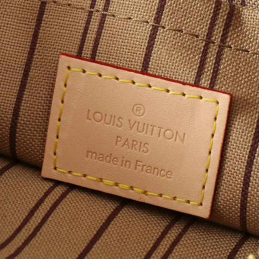 LV Neverfull Medium Handbag Grained Calfskin