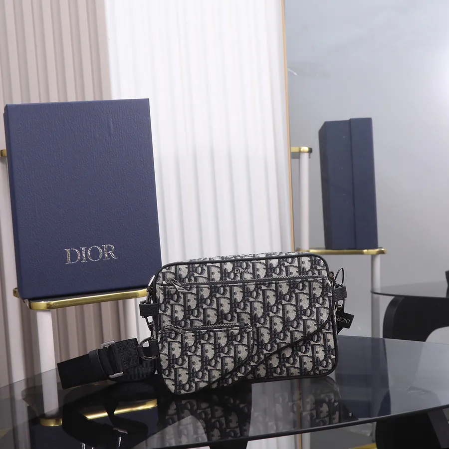 SADDLE Triple Pouch Bold and Versatile