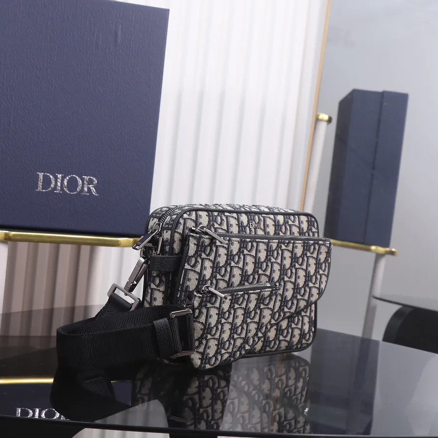 SADDLE Triple Pouch Bold and Versatile