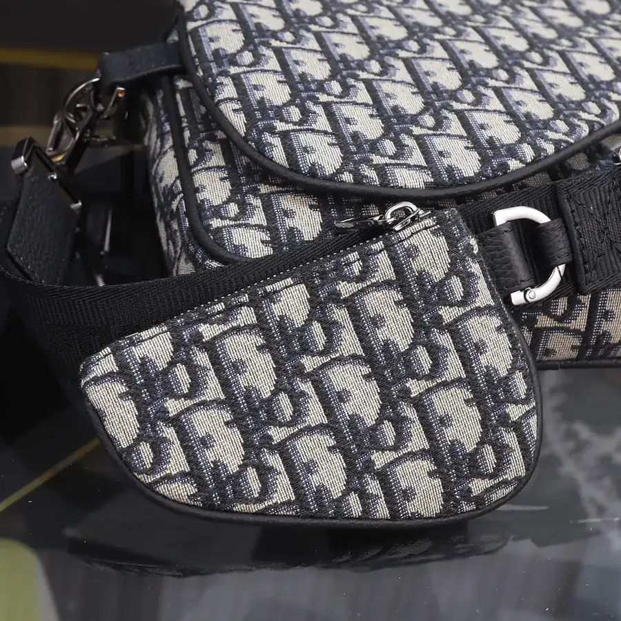 SADDLE Triple Pouch Bold and Versatile