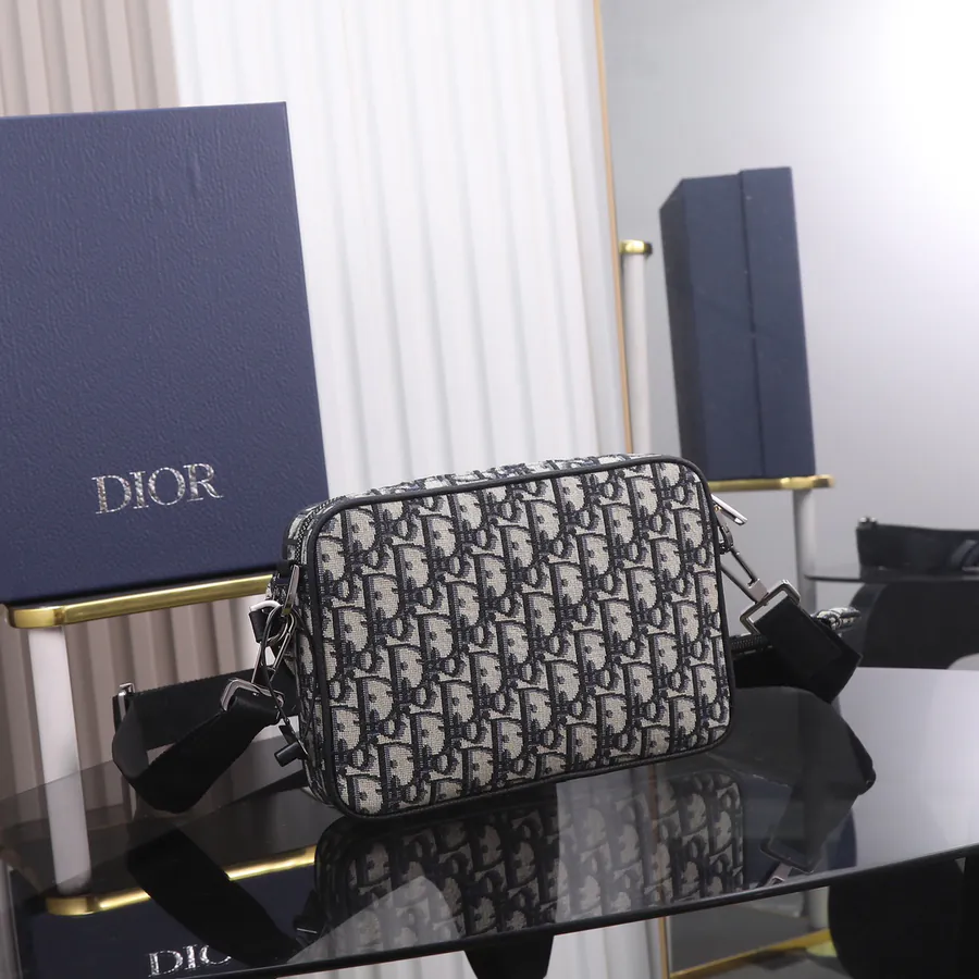 SADDLE Triple Pouch Bold and Versatile
