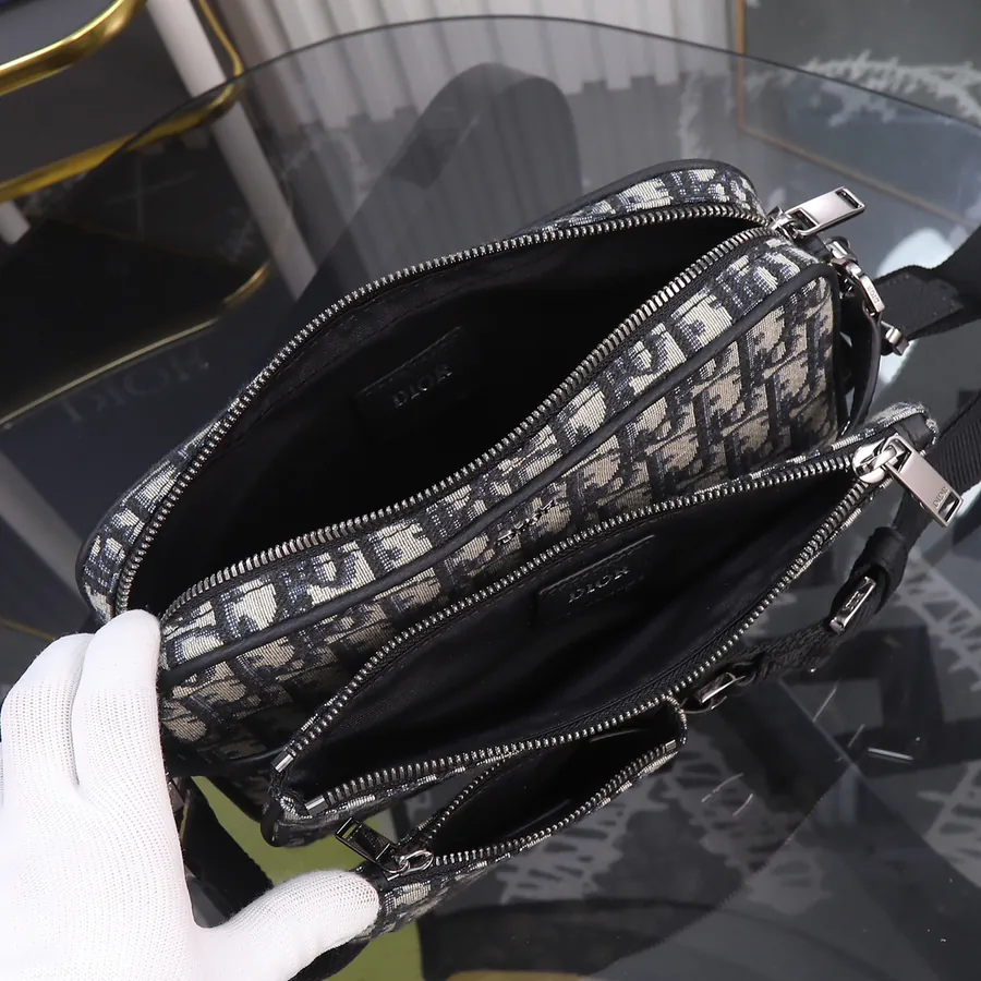 SADDLE Triple Pouch Bold and Versatile