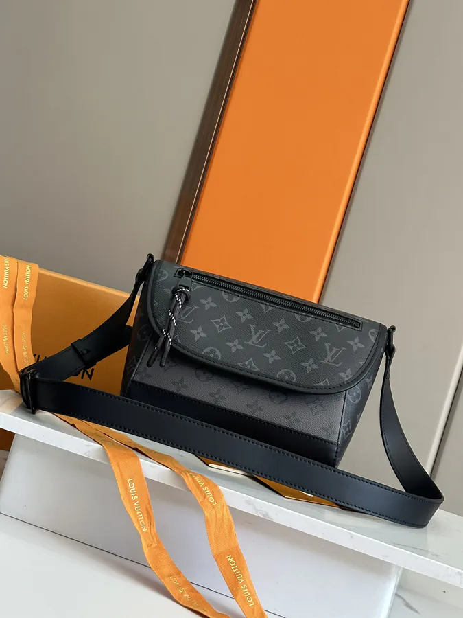 Ulse Messenger Bag Monogram Eise Canvas