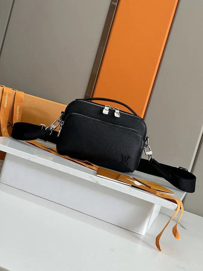 District Mini Messenger Bag Deep Taïga Leather