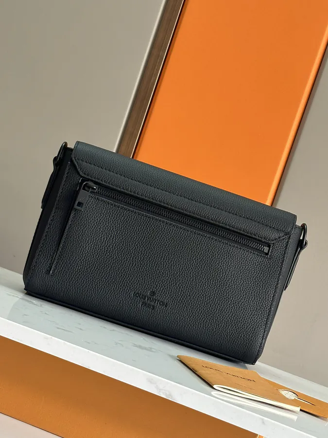 Pilot Mini Bag Grained Calfskin, Business Style