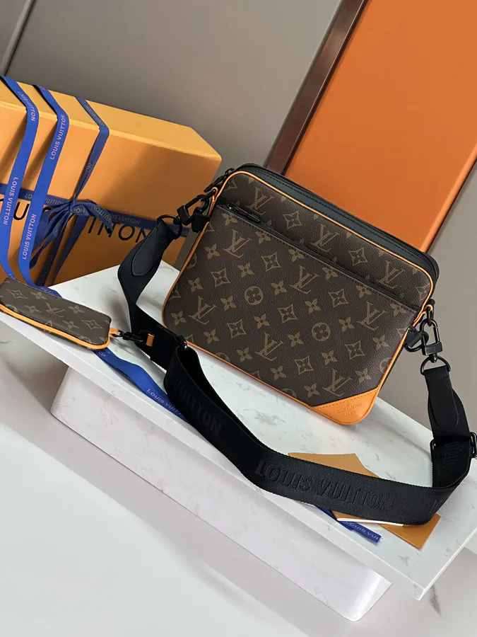 Top Original M46694 Monogram Eclipse Canvas Mail Bag